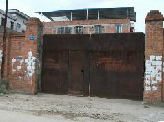 南梧大道獅山公園后大雞村獨院汽車修理廠招租，兼營汽車出租業務